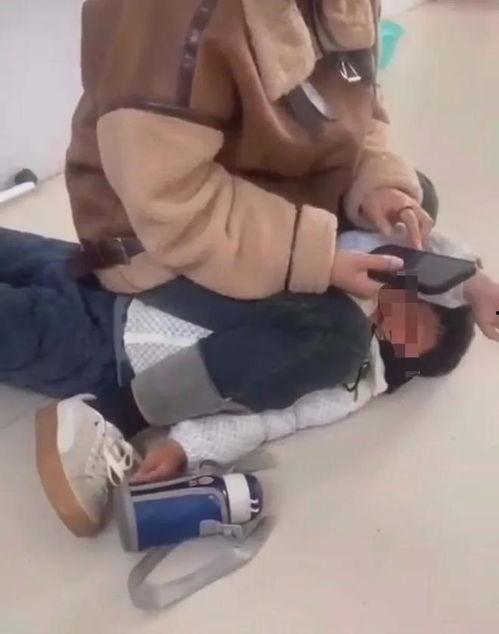 成人性的玩具视频男孩