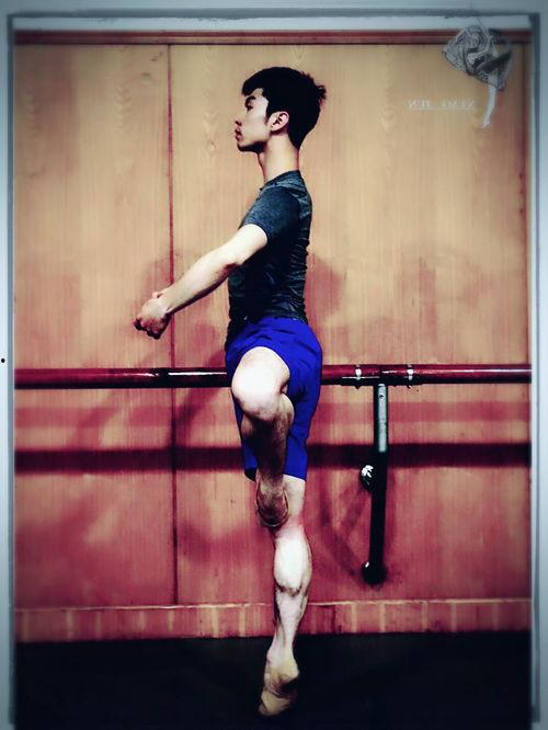 成人独舞有趣视频教学,从趣味视频中学跳成人独舞