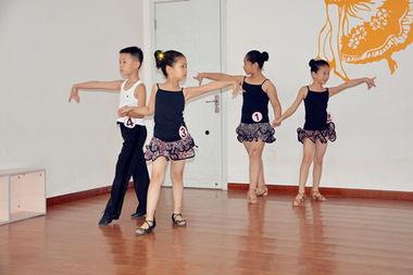 成人编舞男孩视频教程,轻松学会成人编舞男孩的舞蹈技巧