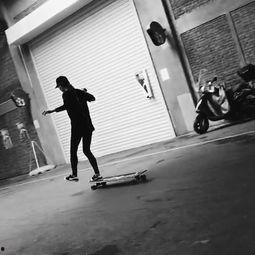 成人滑板上板简单视频,轻松上板技巧解析