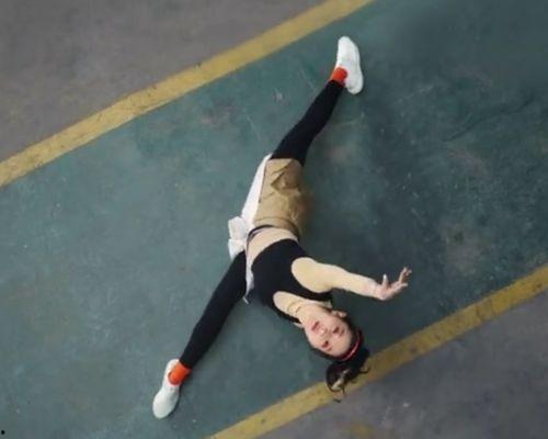 包头成人劈叉视频播放网