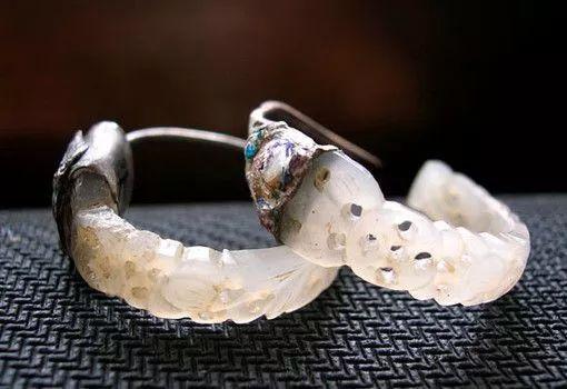 女子成人送首饰视频,璀璨首饰见证成长瞬间