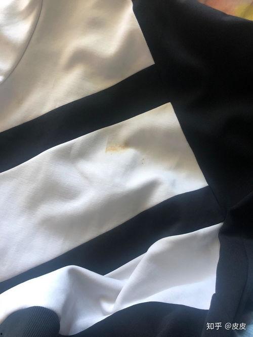 纽扣成人衣服怎么洗视频,轻松应对成人衣物洗涤难题  第3张