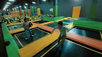 成人刺激蹦蹦床图片视频  第3张